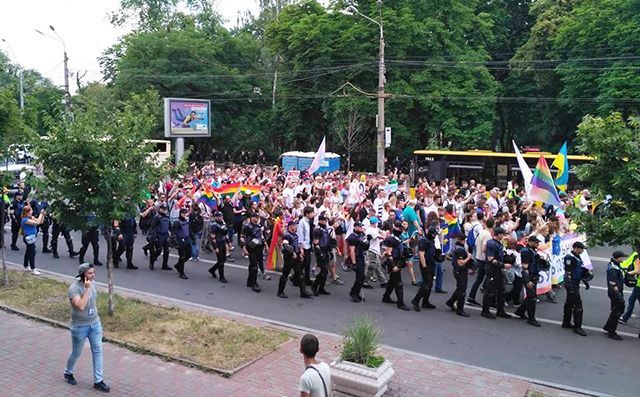 После столкновений и многочисленных задержаний в Киеве завершился Марш равенства: фото и видео