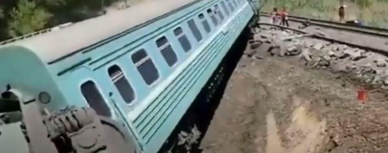 В Казахстане перевернулся пассажирский поезд: появилось видео трагической аварии