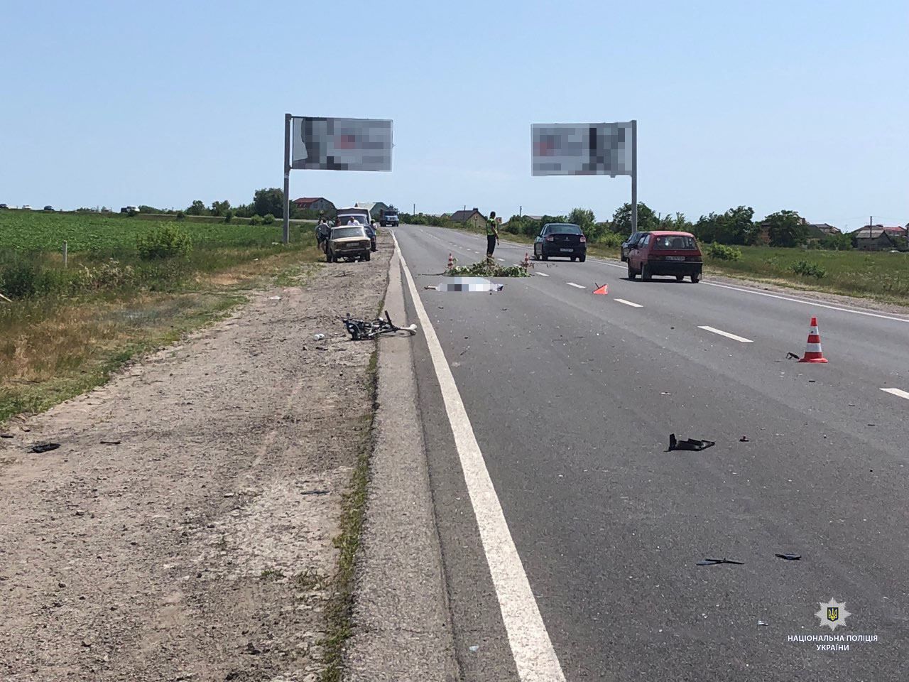 На Харківщині водій легкової автівки в'їхав в групу велосипедистів: є загибла На Харківщині водій легкової автівки в'їхав в групу велосипедистів: є загибла