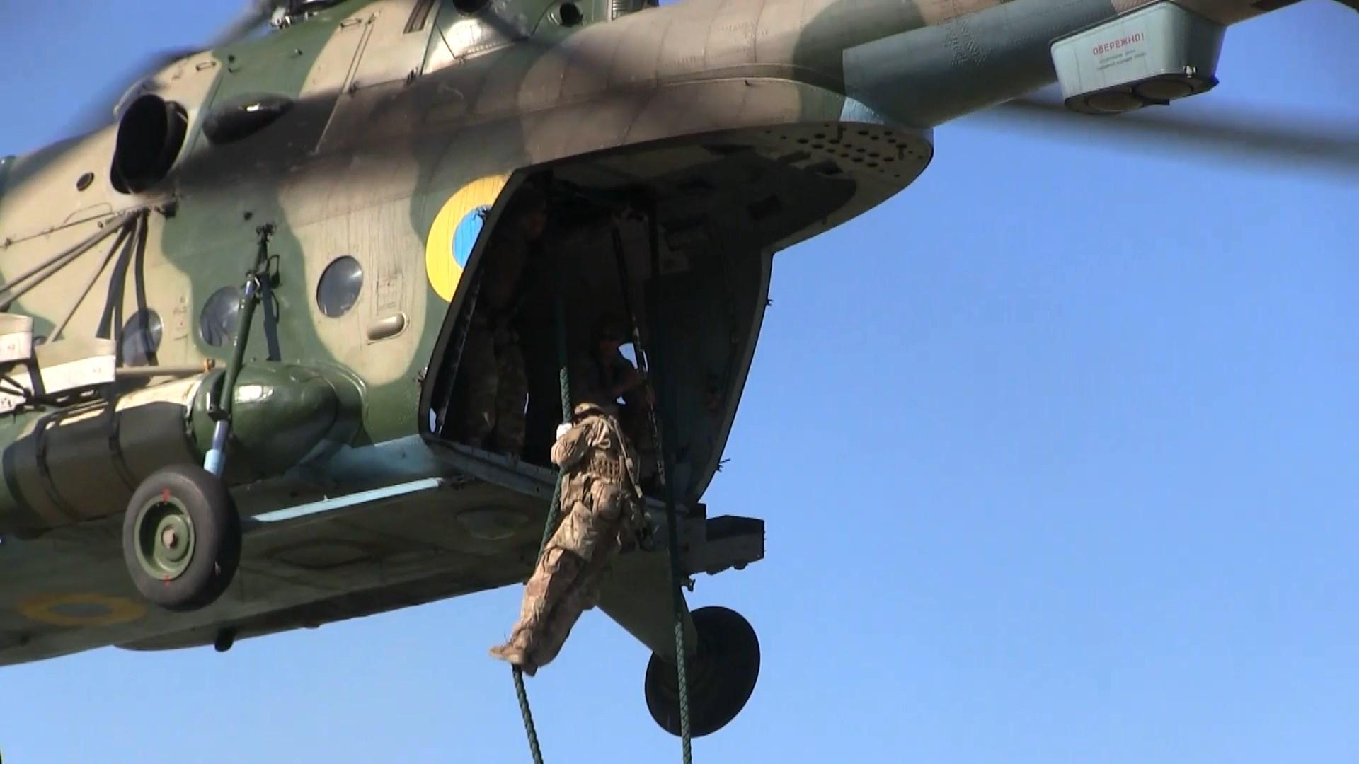 Военных переполняют эмоции: украинские десантники осваивают новые умения