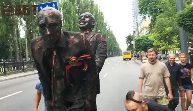 Київ Марш рівності скульптура Путін секс статевий акт афроамериканець