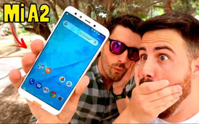 Скріншот з відео-огляду прототипу Xiaomi Mi A2 Скріншот з відео-огляду прототипу Xiaomi Mi A2