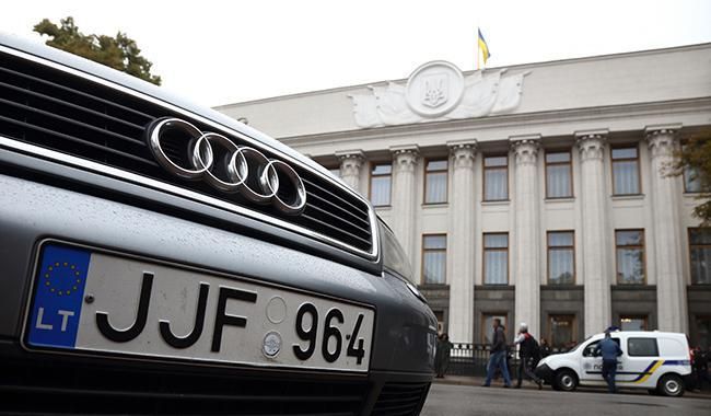Растаможивание авто на "еврономерах": в Раде сделали резонансное заявление Растаможивание авто на "еврономерах": в Раде сделали резонансное заявление