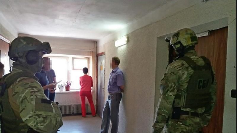 СБУ викрила на хабарі харківського поліцейського СБУ викрила на хабарі харківського поліцейського