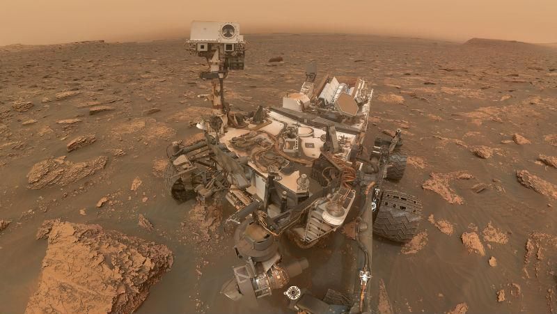 Марсохід зробив селфі під час потужної бурі на Червоній планеті