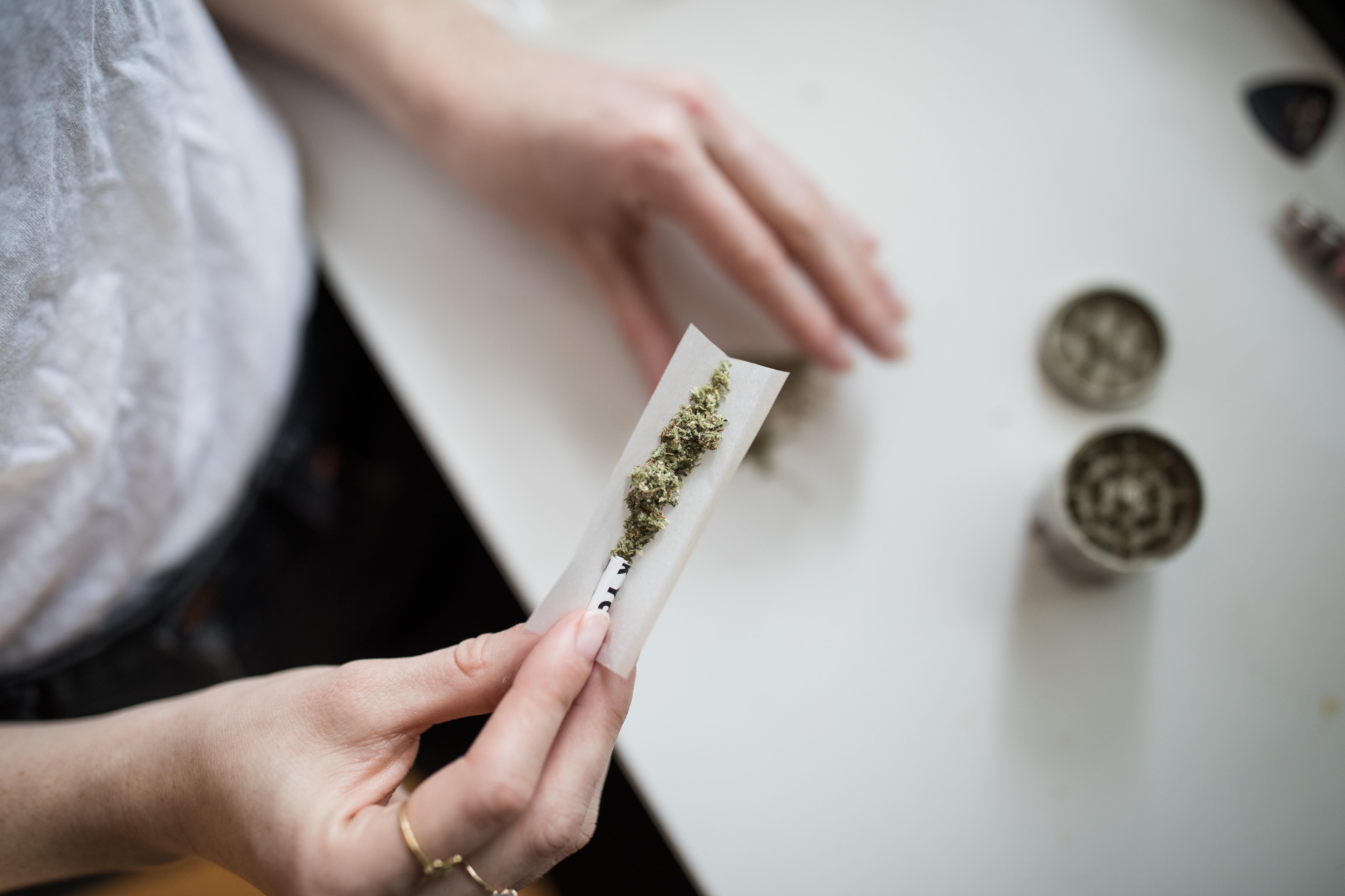 Парламент Канади зробив перший крок до легалізації рекреаційної марихуани