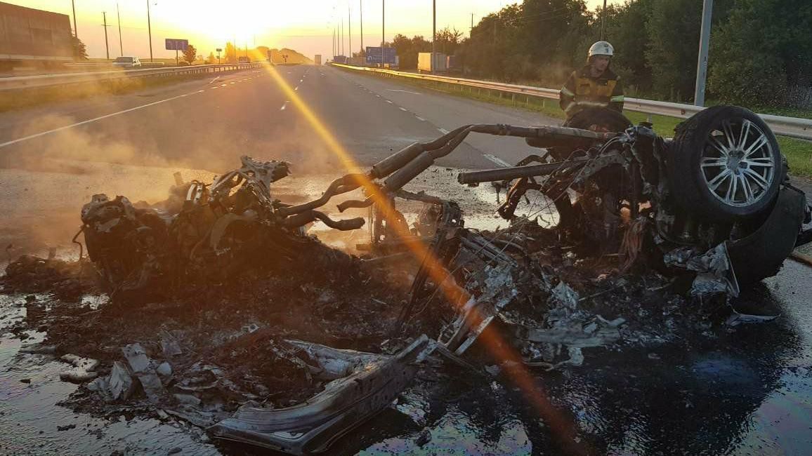 На Полтавщині після смертельної ДТП авто згоріло вщент: моторошні фото