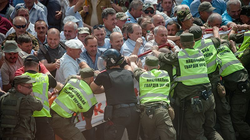 Мітинг під Радою: сутички з правоохоронцями та домовленості з Іриною Геращенко