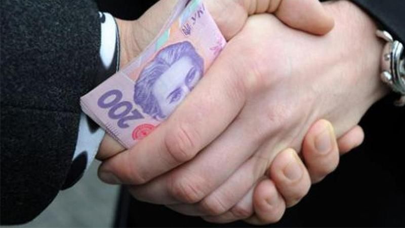 На Черкащині за хабар затримали чиновницю На Черкащині за хабар затримали чиновницю