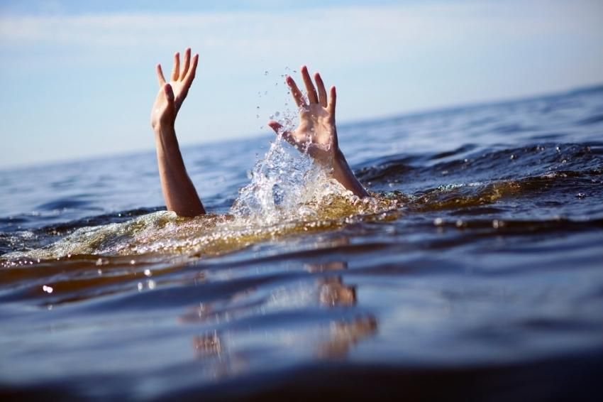 На Одещині шукають тіло хлопчика, якого хвиля змила в море