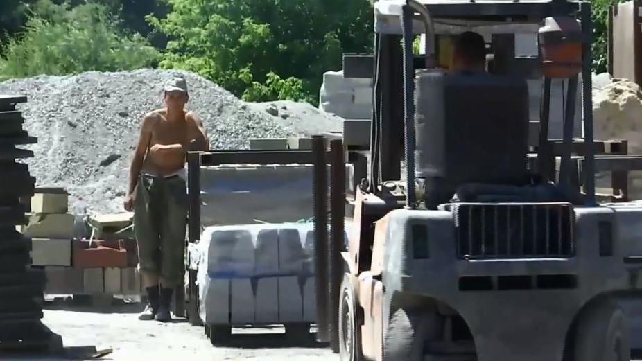 СМИ рассказали, как частный предприниматель "арендовал" срочников для работ на заводе СМИ рассказали, как частный предприниматель "арендовал" срочников для работ на заводе