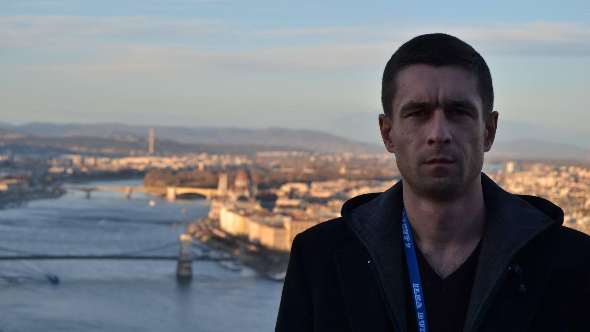 У Маріуполі затримали охоронців, які побили прикордонників у кафе У Маріуполі затримали охоронців, які побили прикордонників у кафе