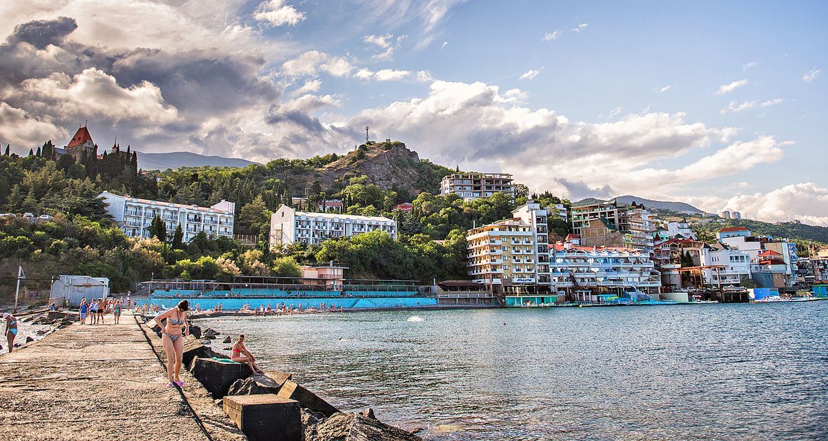 Прихильник Путіна зробив гучну заяву про туристів, які приїжджають у Крим Прихильник Путіна зробив гучну заяву про туристів, які приїжджають у Крим