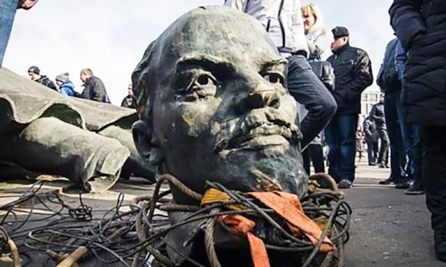 Декомунізація в Україні завершується: В’ятрович розповів, чого бракує для фінішу Декомунізація в Україні завершується: В’ятрович розповів, чого бракує для фінішу