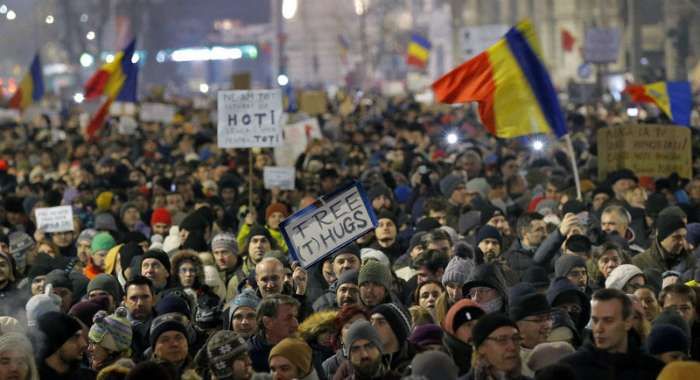 Мітинги у Румунії: чому в країні знову виникли антикорупційні протести 