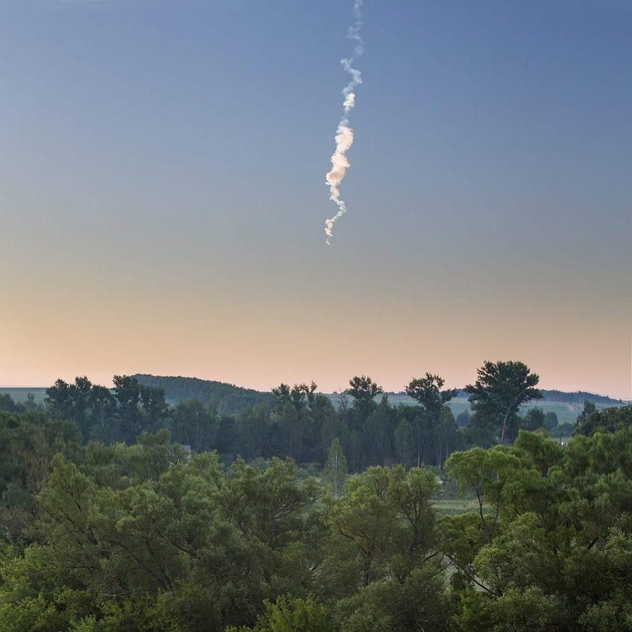 У Росії зафіксували вибух метеориту: вражаючі фото та відео небесного явища