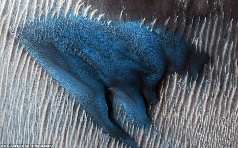 Загадкова дюна на Марсі