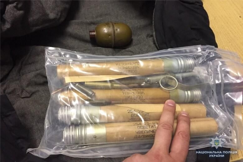 У Києві затримали пасажира метро, який перевозив боєприпаси У Києві затримали пасажира метро, який перевозив боєприпаси