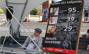 "Без жодної перерви і їжі": у Києві провели незвичайну акцію на підтримку політв'язнів