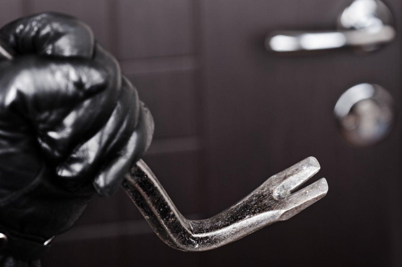 В Новоград-Волынском обокрали квартиру мэра: украли деньги, запонки и держаки для галстуков