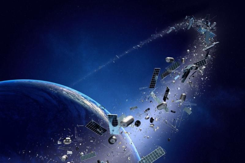 Науковці розпочали тестування технології знищення космічного сміття 