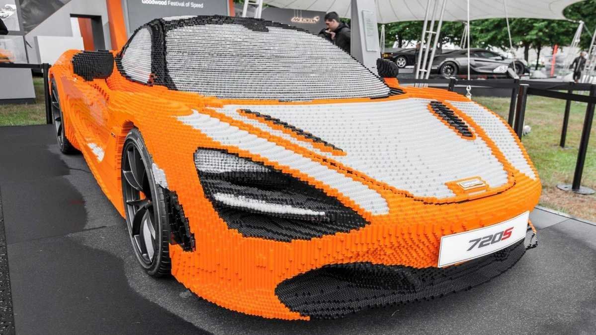 Модель суперкара McLaren 720S відтворили в реальних розмірах з деталей Lego: вражаючі фото