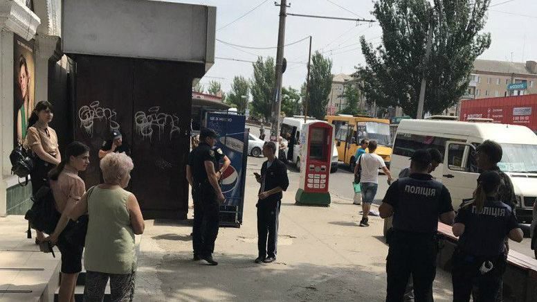 Маршрутка з пасажирами ледь не вибухнула: у Миколаєві АТОшник перевозив бойову міну Маршрутка з пасажирами ледь не вибухнула: у Миколаєві АТОшник перевозив бойову міну