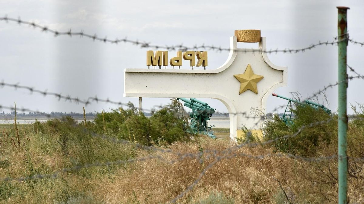 Ведущее мировое издание изобразило Крым "нейтральным" Ведущее мировое издание изобразило Крым "нейтральным"