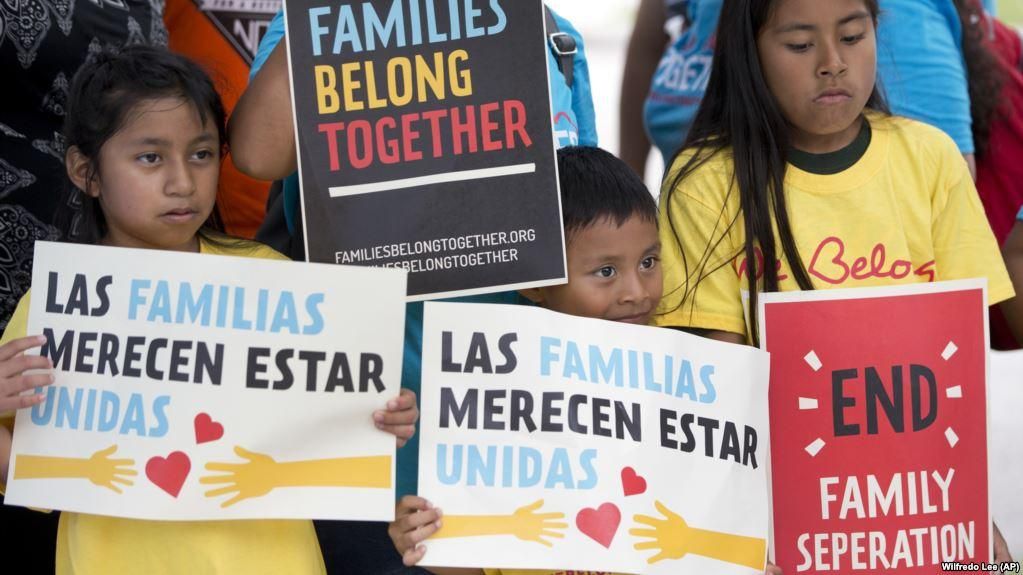В США родителям нелегальных мигрантов вернули более 500 детей