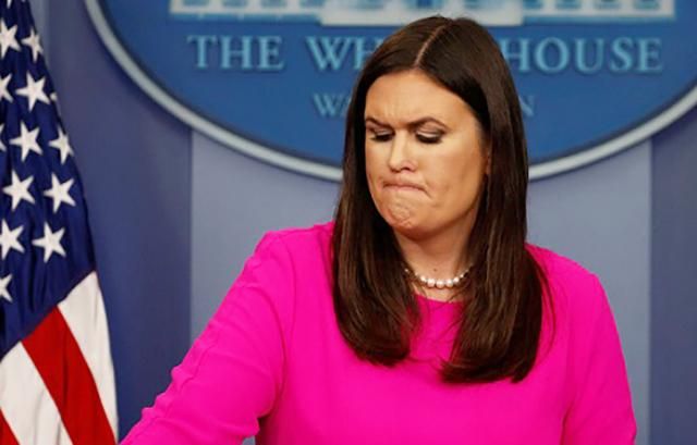 Прес-секретаря Білого дому вигнали з ресторану через Трампа Прес-секретаря Білого дому вигнали з ресторану через Трампа