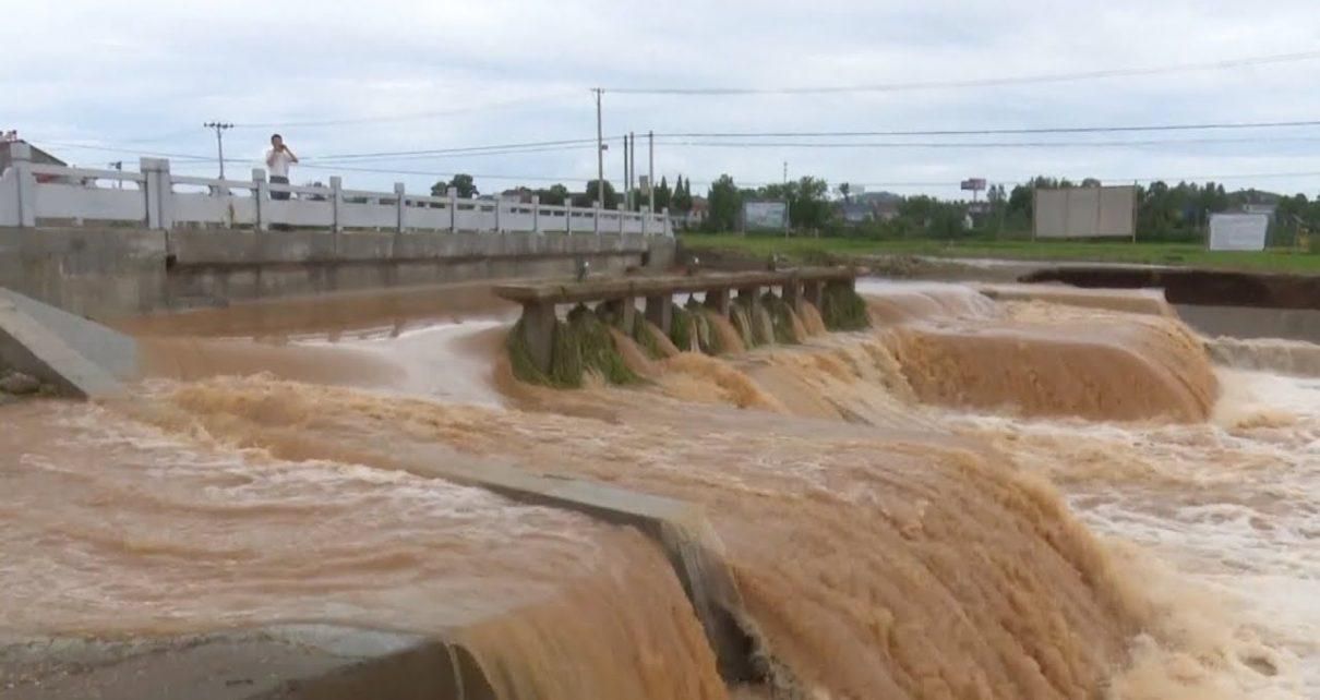 У Китаї потужні дощі та повені: є загиблі