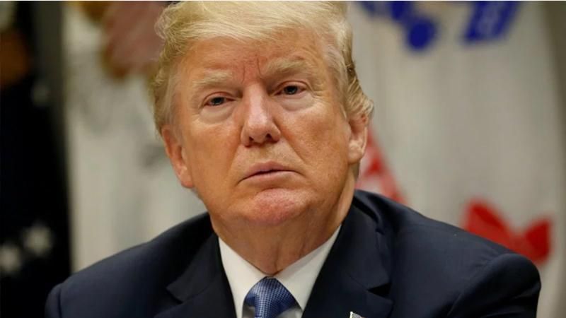 Трамп призывает к немедленной депортации "без судей или суда" незарегистрированных иммигрантов Трамп призывает к немедленной депортации "без судей или суда" незарегистрированных иммигрантов