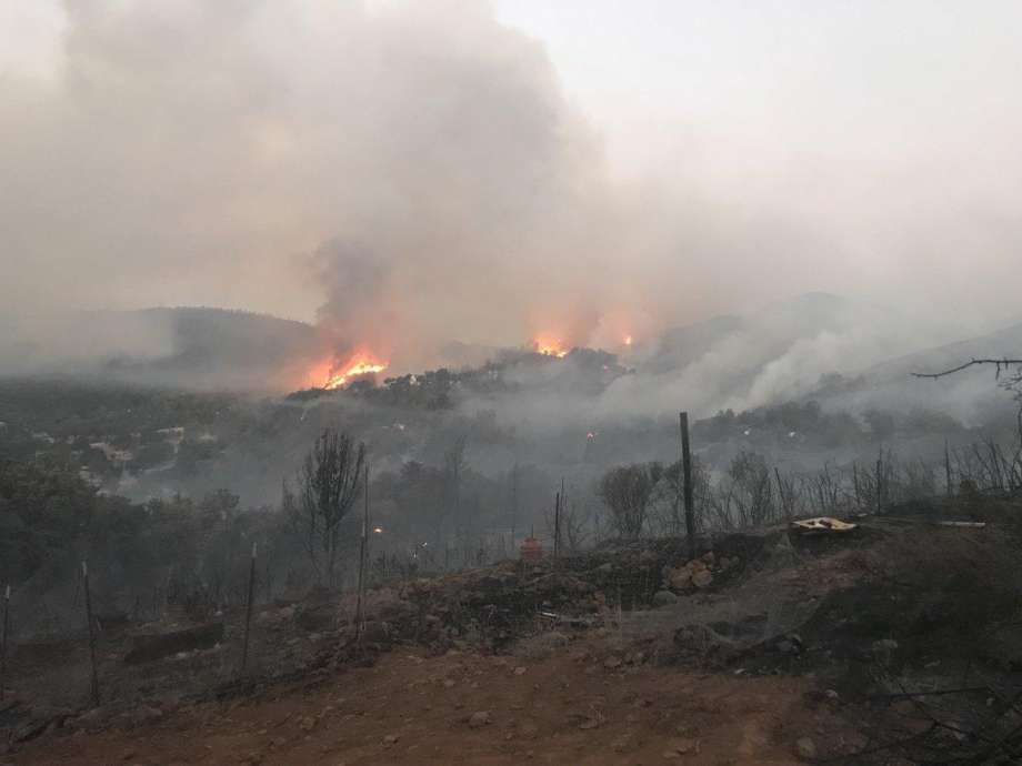 У Каліфорнії через сильні лісові пожежі евакуюють людей: фото