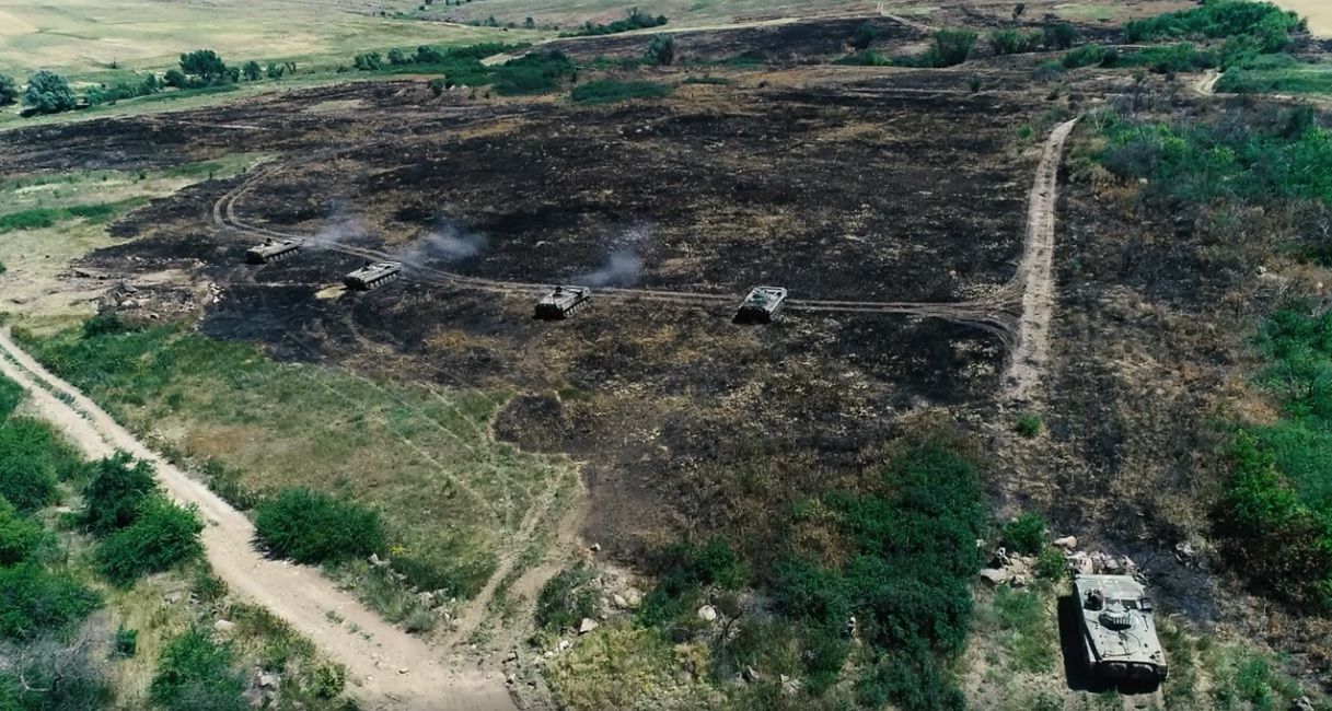 Як навчаються українські військові в зоні бойових дій на Донбасі: цікаве відео