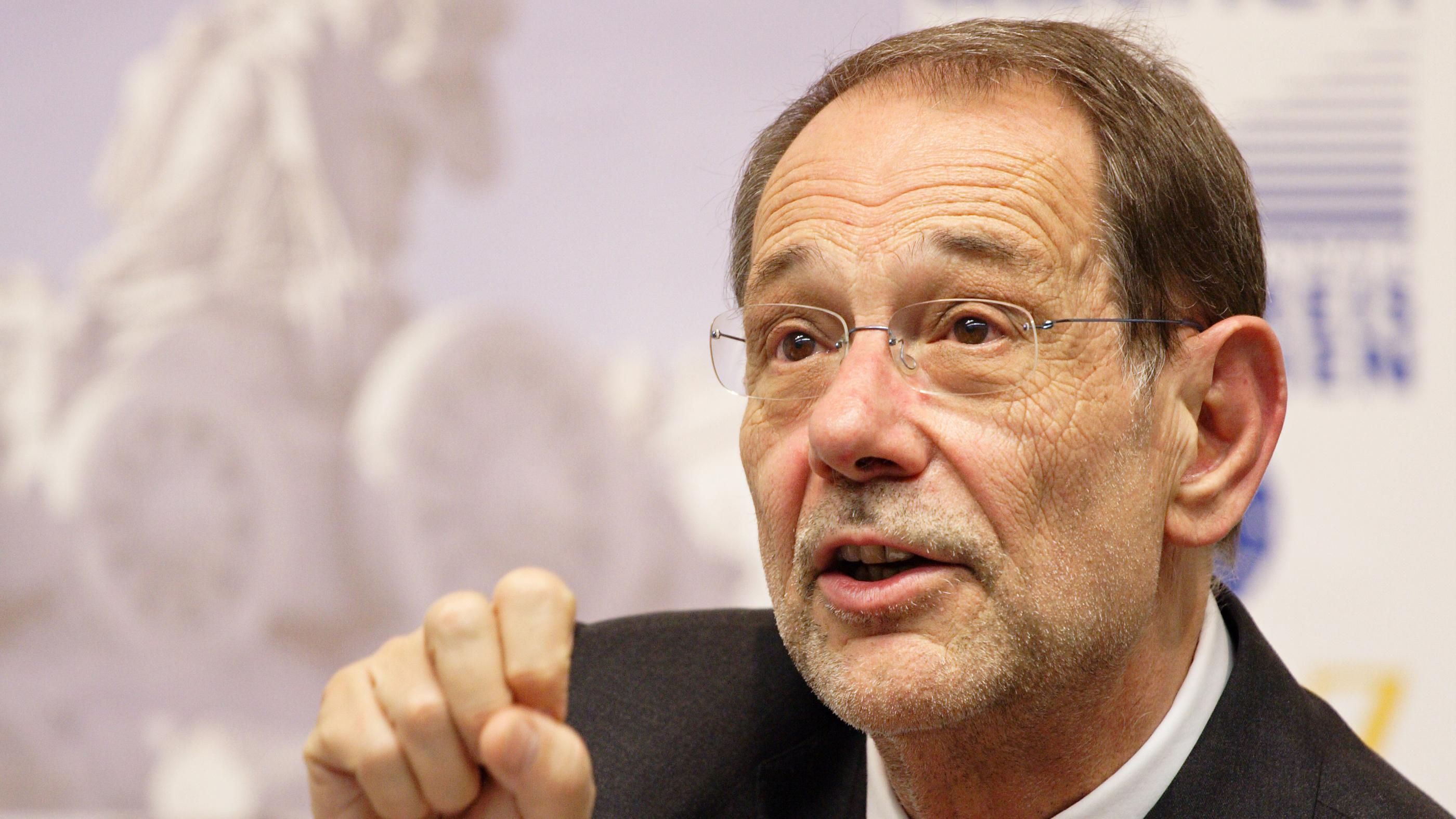 Экс-генсеку НАТО отказали во въезде в США Экс-генсеку НАТО отказали во въезде в США