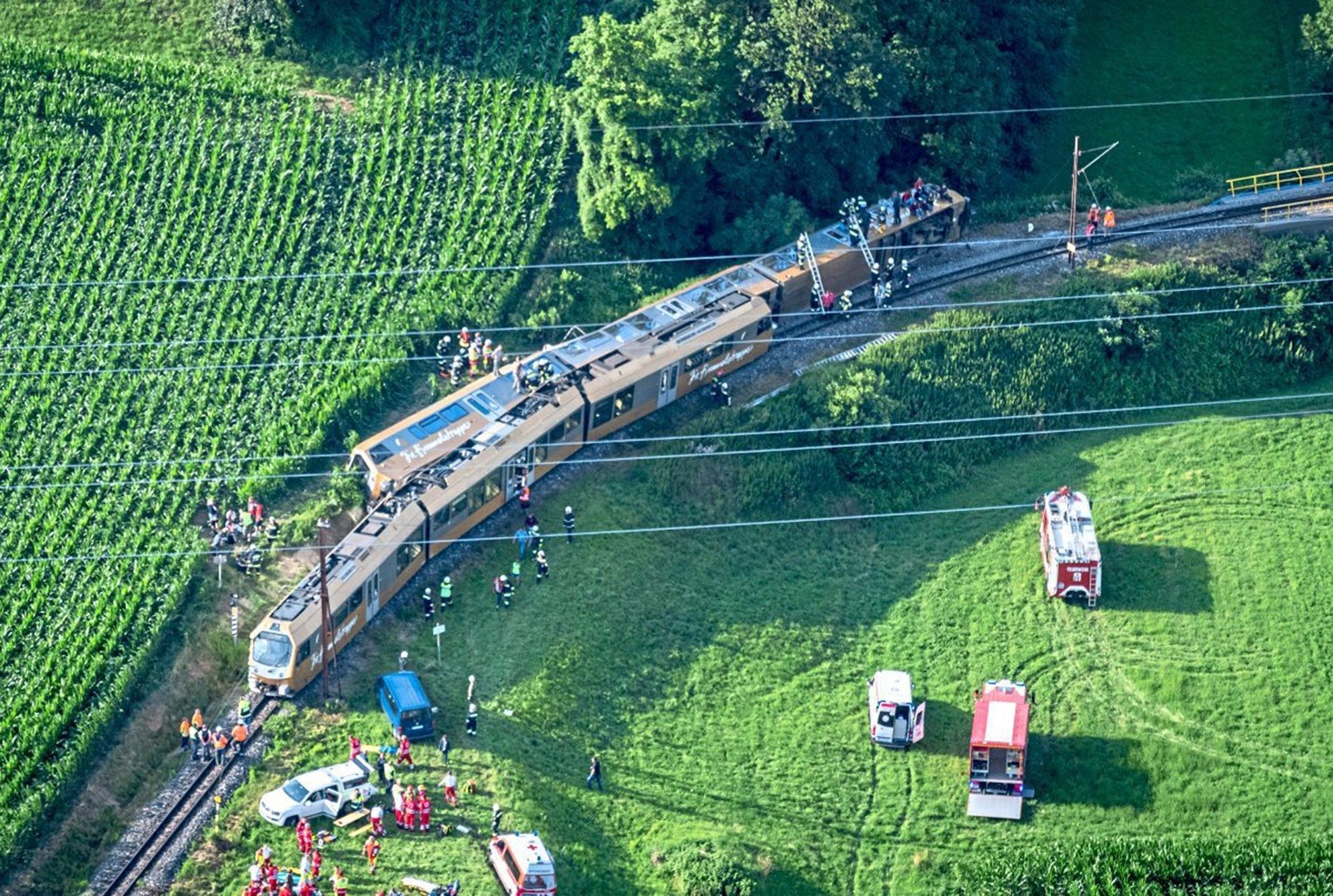 В Австрії перекинувся потяг, є травмовані: фото з місця аварії