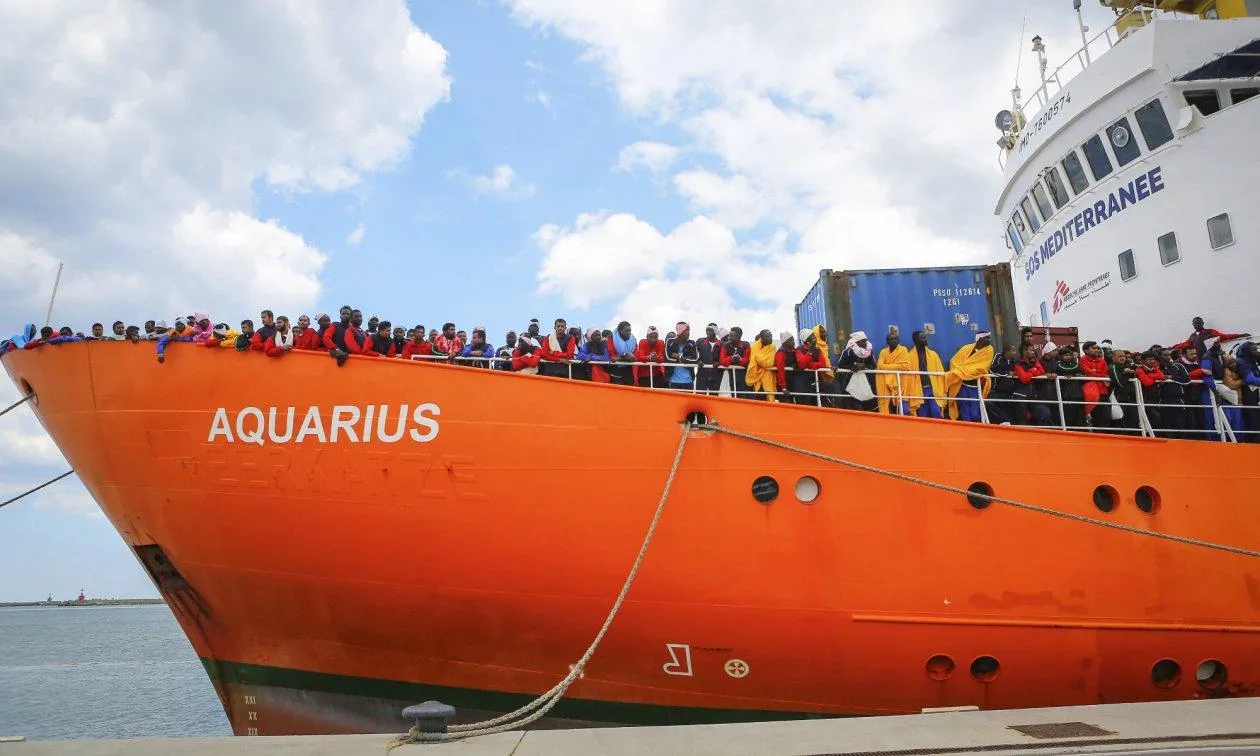 Судно Aquarius із африканськими біженцями на борту Судно Aquarius із африканськими біженцями на борту