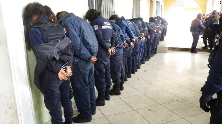 У Мексиці через вбивство політика затримали всю поліцію міста Окампо