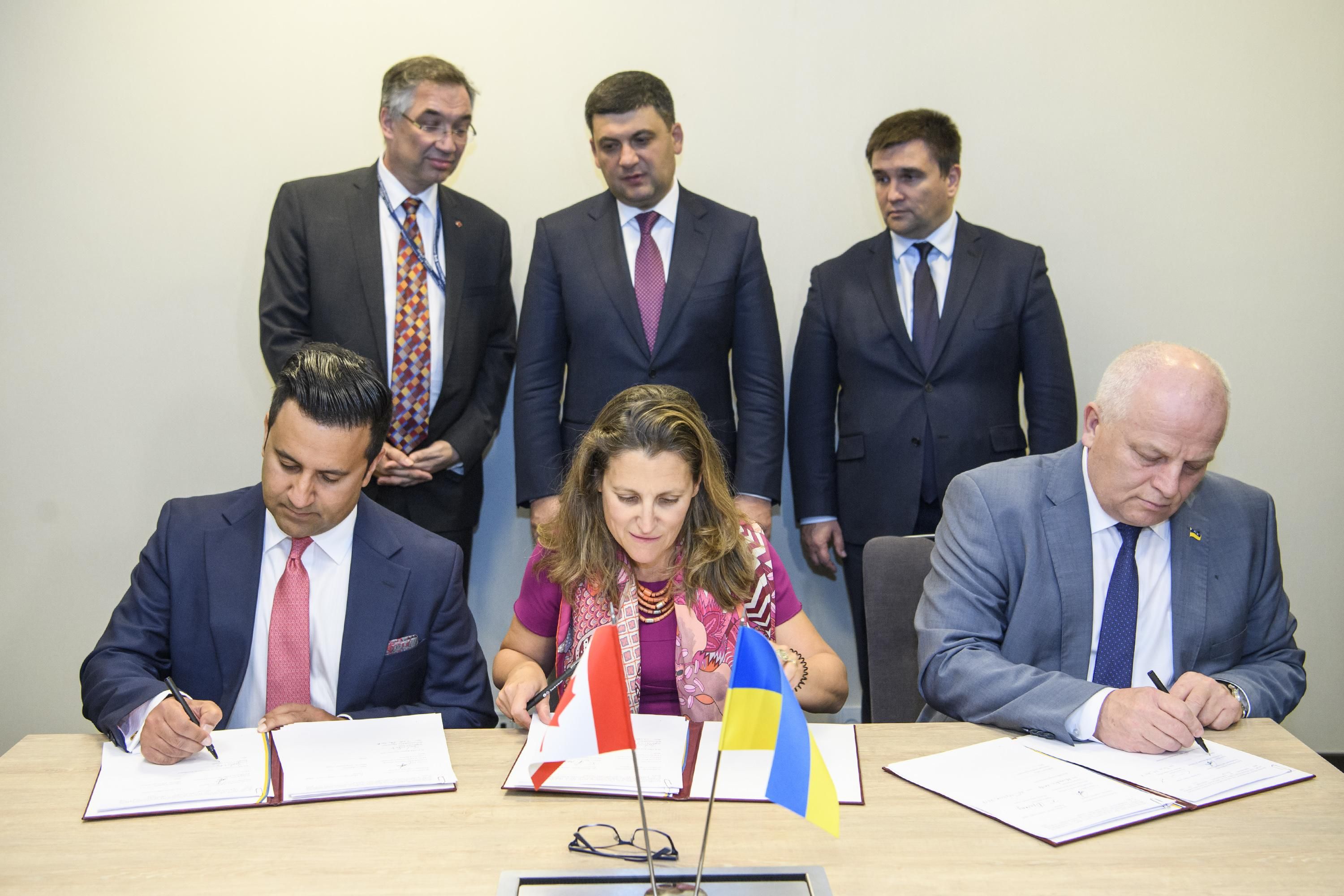 Гройсман сделал заявление о сотрудничестве Украины с "Большой семеркой" Гройсман сделал заявление о сотрудничестве Украины с "Большой семеркой"