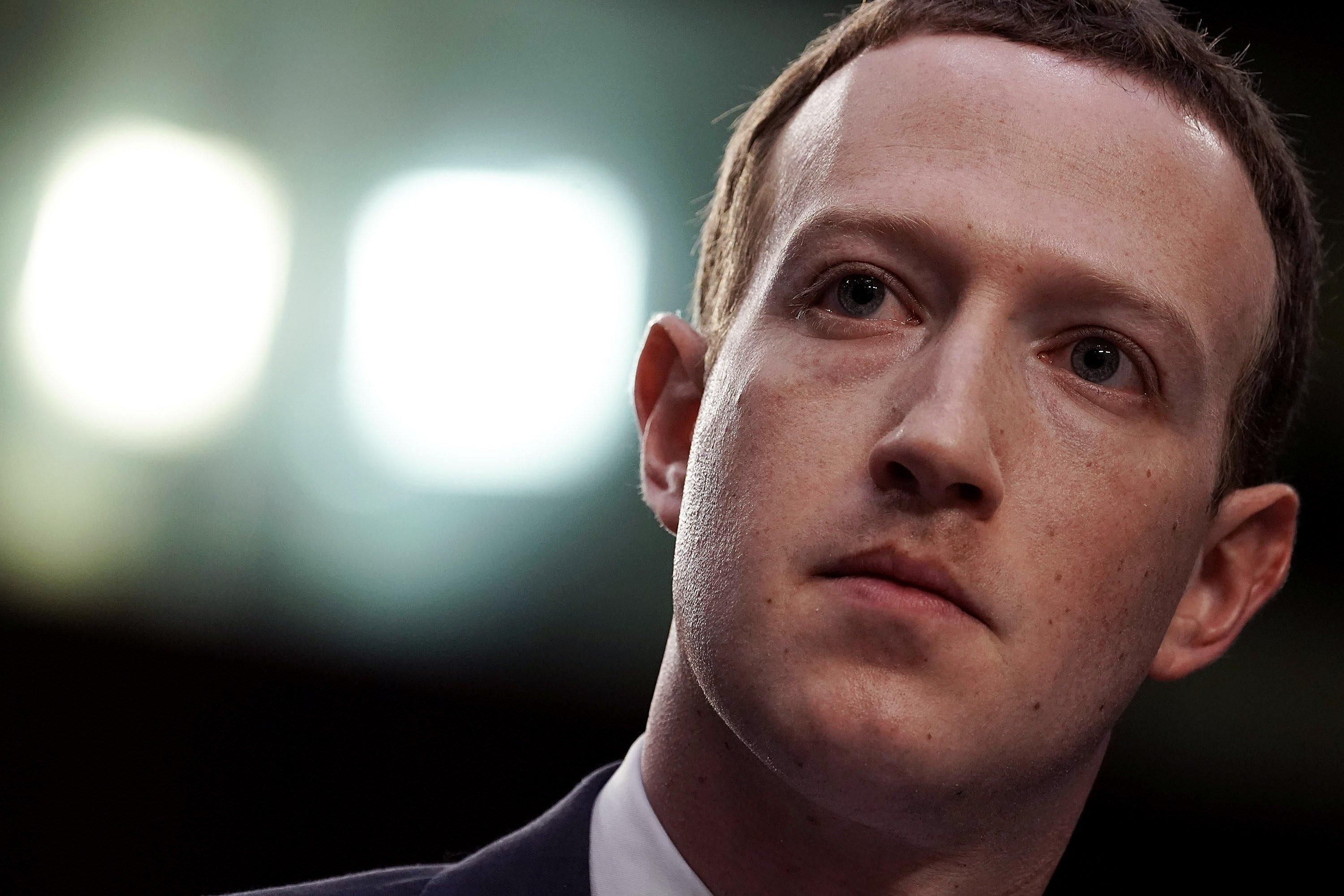 СМИ: инвесторы хотят уволить Цукерберга с поста главы Facebook