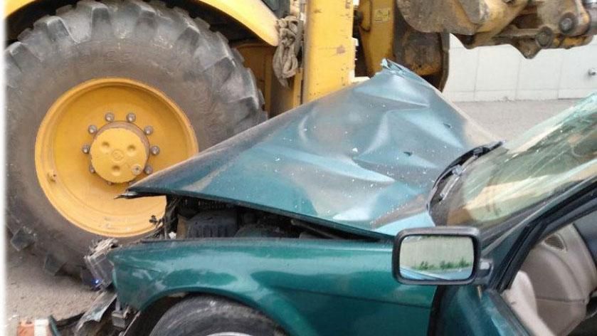В Одессе пьяный водитель протаранил трактор: есть пострадавшие