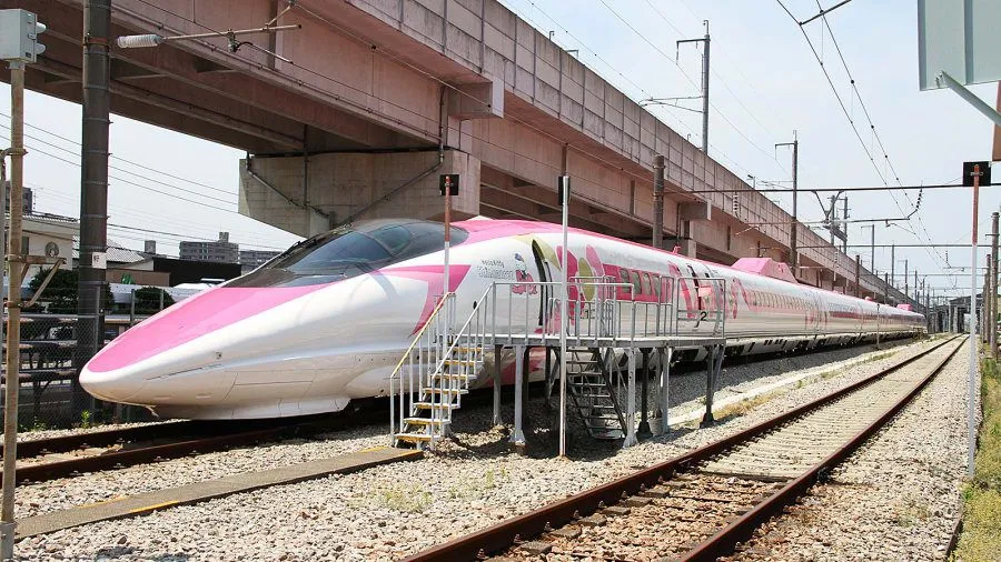 В Японії запустять поїзд Hello Kitty