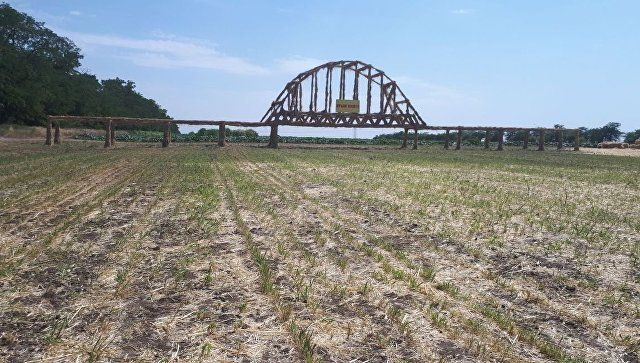 В России скандальный Крымский мост воссоздали из необычного материала: интересные фото В России скандальный Крымский мост воссоздали из необычного материала: интересные фото