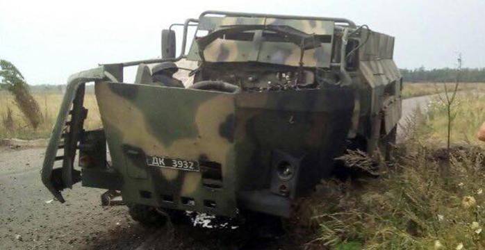 Українські бійці знищили бойову техніку окупантів на Донбасі: з'явилися фото Українські бійці знищили бойову техніку окупантів на Донбасі: з'явилися фото