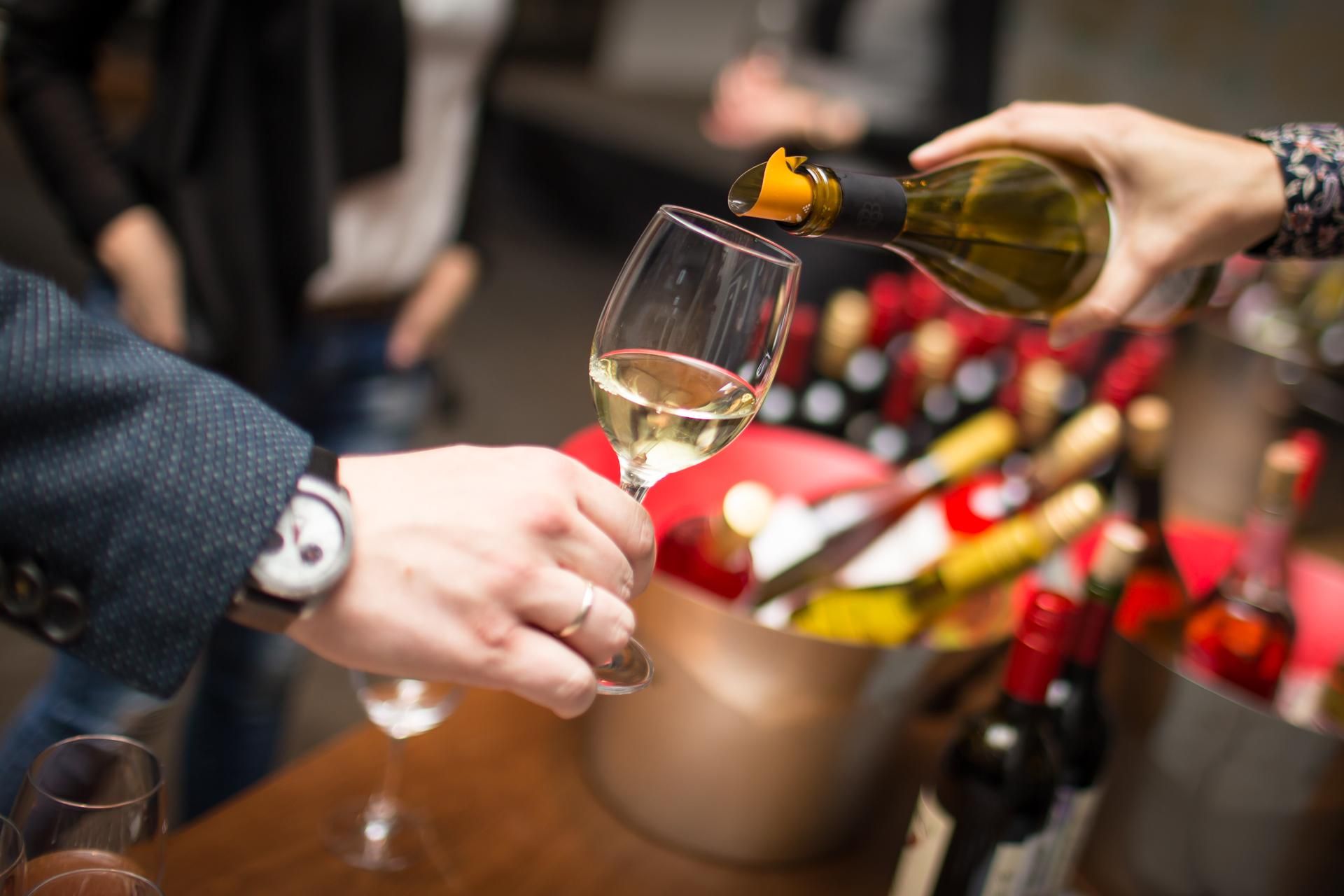 Яке біле вино вважається найпопулярнішим у світі Яке біле вино вважається найпопулярнішим у світі