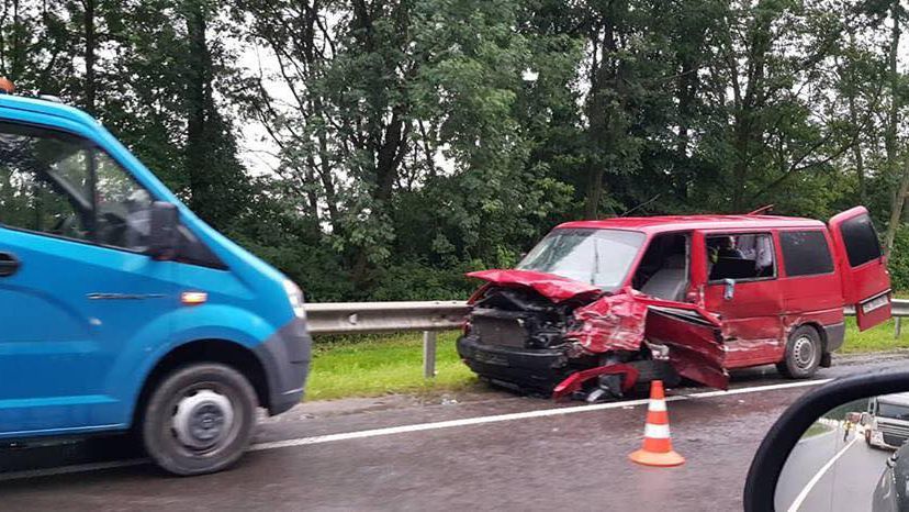 Посол Швейцарії став винуватцем ДТП за участю трьох машин на Львівщині Посол Швейцарії став винуватцем ДТП за участю трьох машин на Львівщині