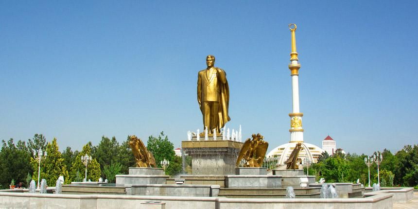 Из Туркменистана не выпускают граждан моложе 40 лет