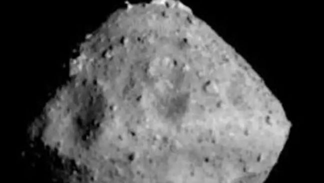 Зонд сделал фото астероида необычной формы
