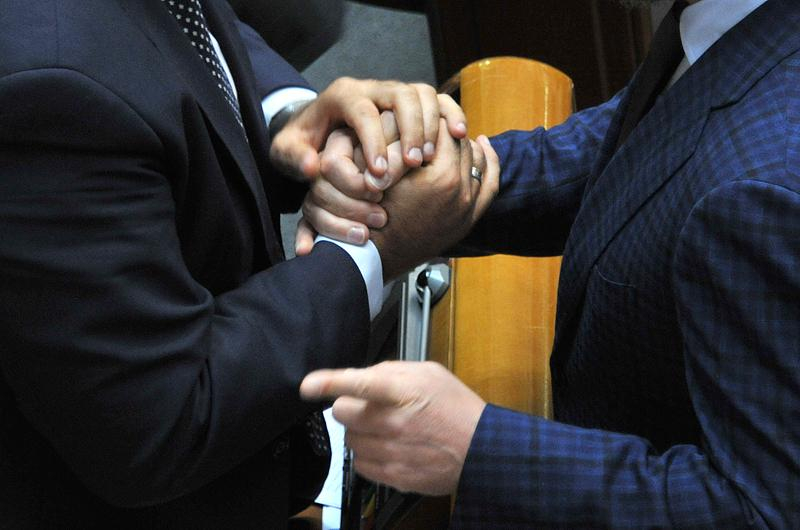 Эксперт рассказал, кто в следующем парламенте получит "золотую акцию"