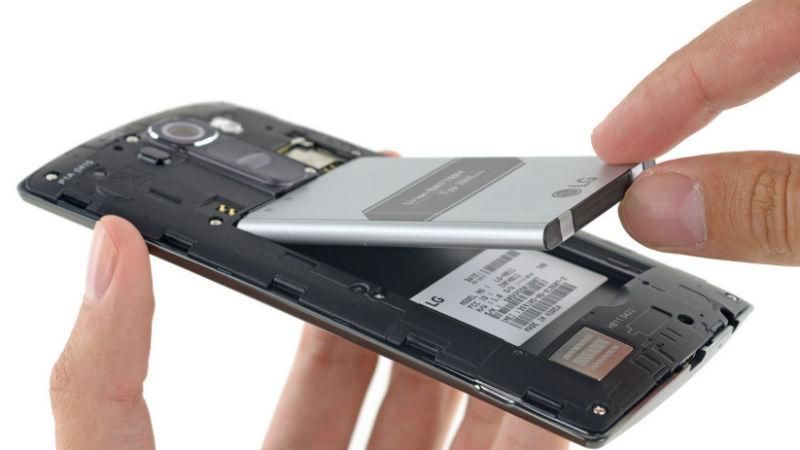 Хакери можуть зламати будь-який смартфон через акумулятор Хакери можуть зламати будь-який смартфон через акумулятор